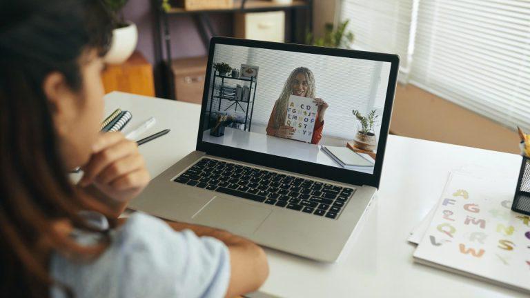 Học Nối Mi Có Khó Không? Giải Đáp Với Khóa Online Chỉ 200k!